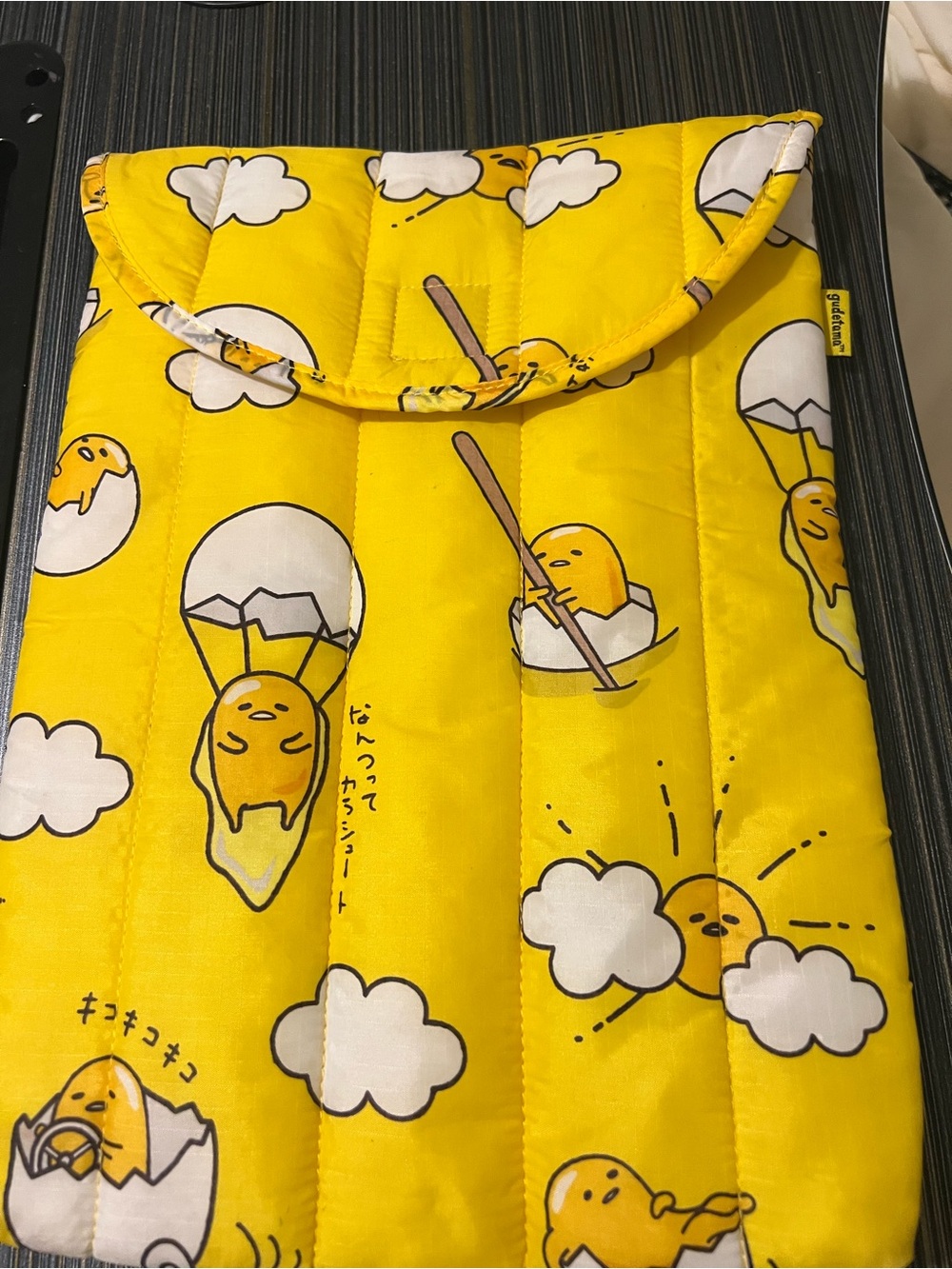 Yellow Gudetama Quilted laptop sleeve - BAGGU - Picture 3 of 3